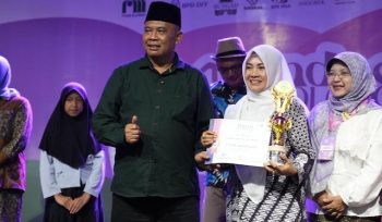 Festival Anggrek Vanda Tricolor ke-8 digelar di Sleman. Bupati Harda dukung konservasi anggrek endemik Merapi yang kini semakin langka.