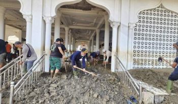 Kemenag Aceh kerahkan relawan membersihkan masjid dan madrasah terdampak banjir di Bireuen, Aceh Utara, dan Langsa untuk percepatan pemulihan. Foto: pemkab.kulonprogokab.go.id