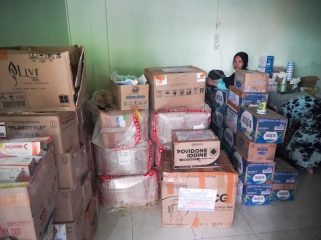 Stok obat RSUD Muda Sedia Aceh Tamiang dipastikan aman dan cukup usai banjir berkat bantuan cepat berbagai lembaga kesehatan. Foto: infopublik.id