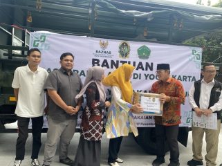 Pemkot Yogyakarta bersama BAZNAS mengirim 25 koli bantuan kemanusiaan untuk warga terdampak bencana di Sumatra. Foto: warta.jogjakota.go.id
