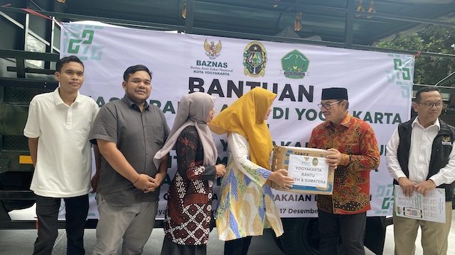 Pemkot Yogyakarta bersama BAZNAS mengirim 25 koli bantuan kemanusiaan untuk warga terdampak bencana di Sumatra. Foto: warta.jogjakota.go.id
