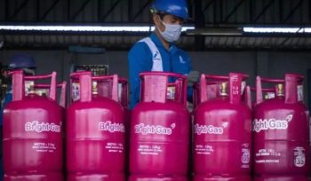 Pertamina Patra Niaga menyalurkan 983 tabung LPG ke Aceh, Sumbar, dan Sumut untuk mendukung dapur umum serta posko pengungsian korban bencana. Foto: infopublik.id