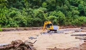 Aliran sungai di Padang berubah pascabanjir bandang. DPUPR lakukan penanganan darurat untuk cegah pengikisan tebing dan kerusakan lanjutan. Foto: infopublik.id