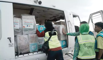 Pertamina menyalurkan bantuan logistik, layanan kesehatan, dan trauma healing bagi korban banjir dan longsor di Sumatra melalui jalur darat, laut, dan udara. Foto: infopublik.id