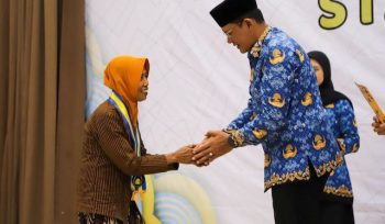 Wabup Sleman mewisuda 474 peserta Sekolah Lansia. Pemkab Sleman siap memperluas program demi meningkatkan kualitas hidup lansia.