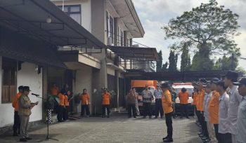 BPBD Sleman menggelar Apel Siaga Cuaca Ekstrem di Pakem untuk meningkatkan kesiapsiagaan menghadapi bencana hidrometeorologi.