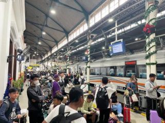 KA Taksaka Yogyakarta–Gambir dibatalkan akibat luapan air di Jakarta. KAI Daop 6 memastikan penumpang mendapat refund tiket 100 persen. foto: Istimewa